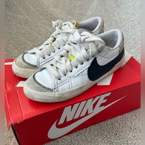 Nike women’s blazer low jumbo shoes size 37 7